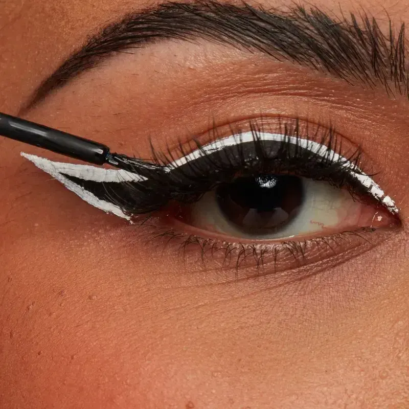 Delineador de olhos líquido Nyx Vivid Matte, 2 ml, cor, preto, efeito fosco — foto 4