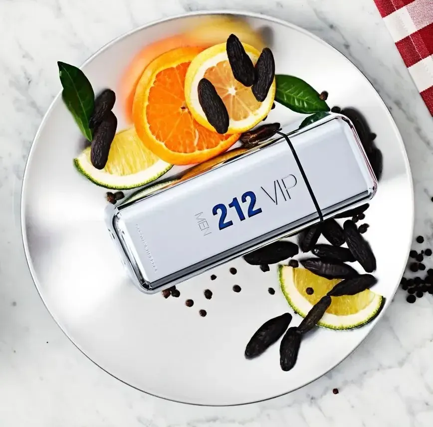 Perfume Carolina Herrera 212 VIP Men Eau de Toilette 200ml masculino — foto 4