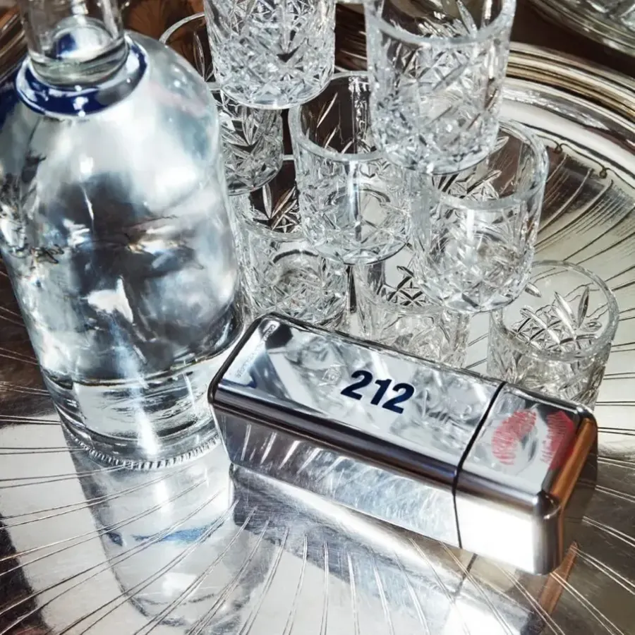 Perfume Carolina Herrera 212 VIP Men Eau de Toilette 200ml masculino — foto 5